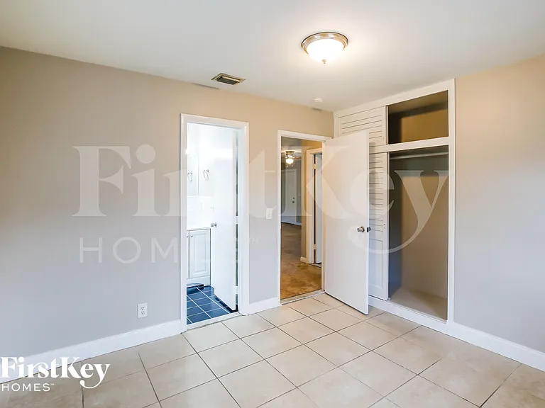 1233 SW 1st Ter — Photo 9