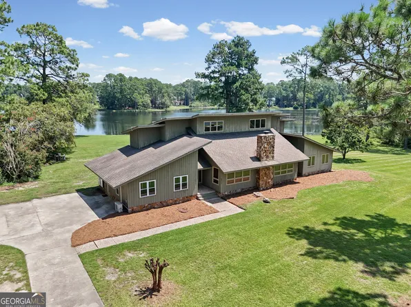 5307 Forest Lake Dr, Tifton, GA 31794