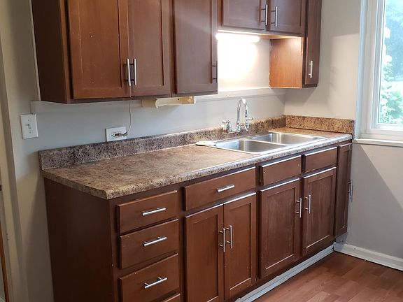 5th image of 31 Flanders Ln #31