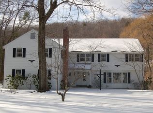 26 Stuart Dr, Bloomfield, CT 06002