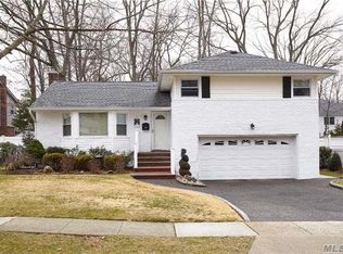 1372 Richmond Ct, East Meadow, NY 11554