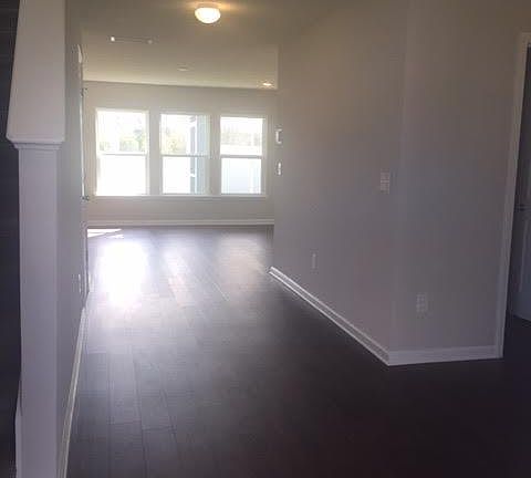 5th image of 127 Bluejack Ln