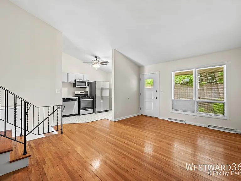 325 E Lake St — Photo 1