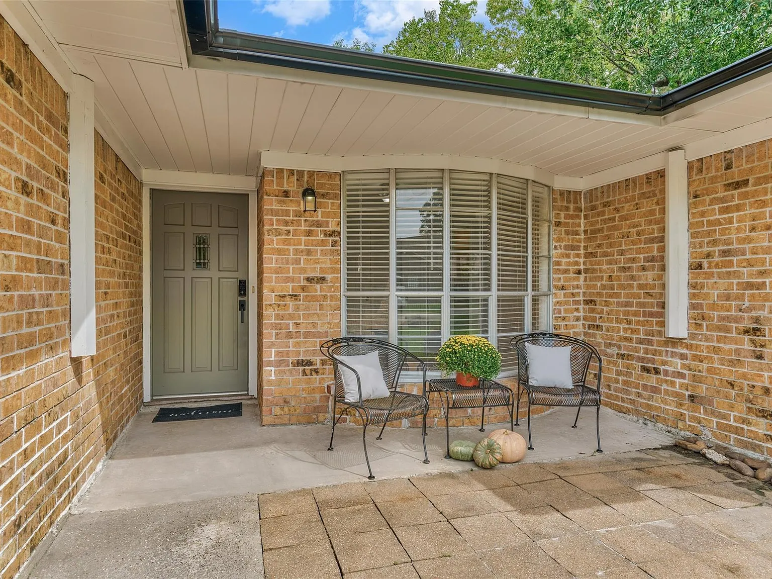 4 bed, 2.0 bath, 1544 sqft, $2,000 — Photo 3