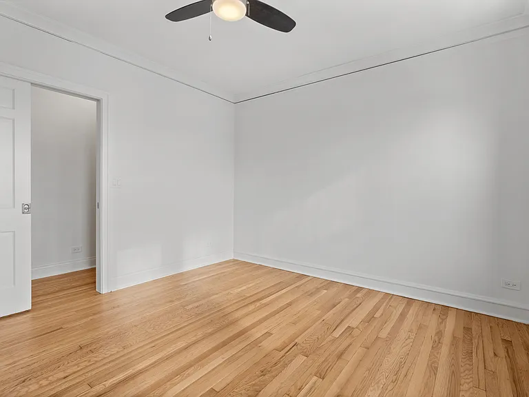 5408 W George St #2 — Photo 15