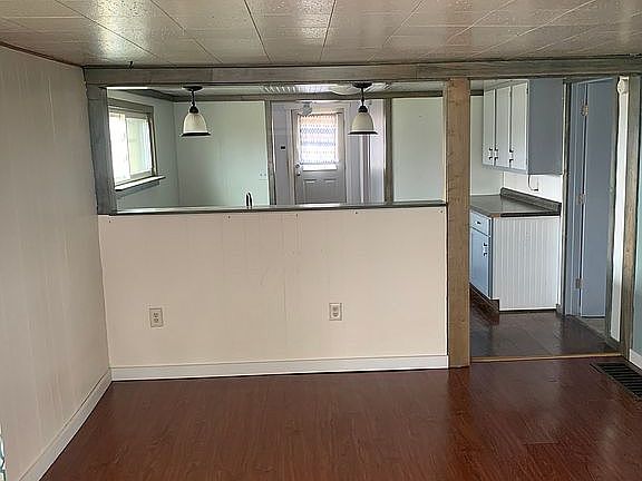 3rd image of 407 Myrtle Ave
