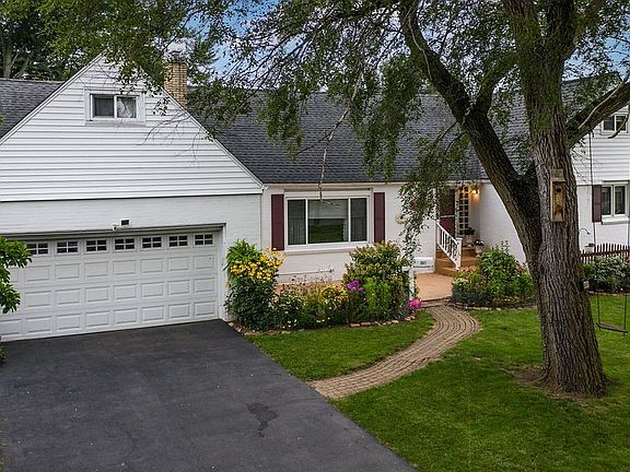 4th image of 351 Southwood Dr