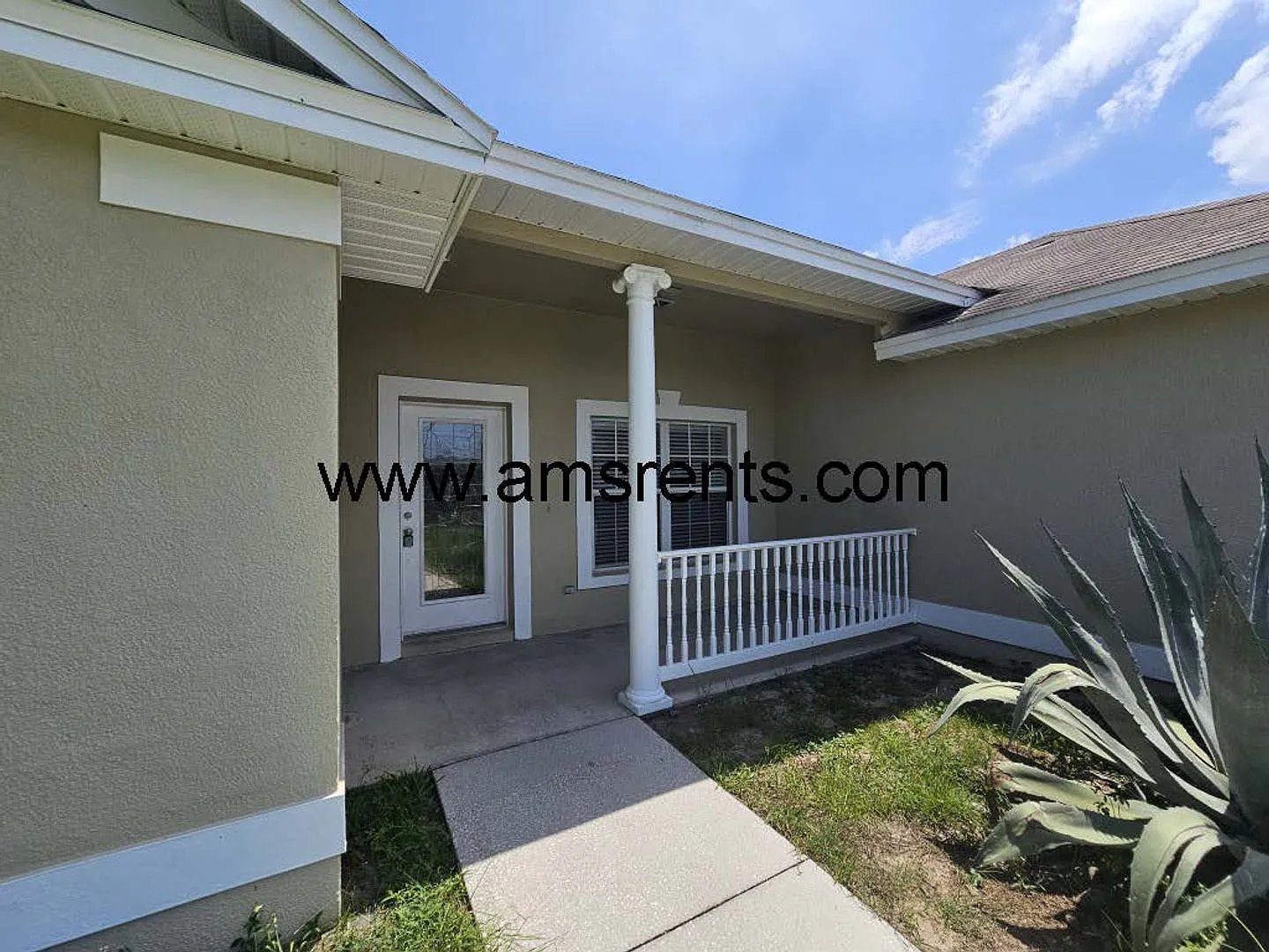 Charming 3-bedroom, 2-bathroom home — Photo 4