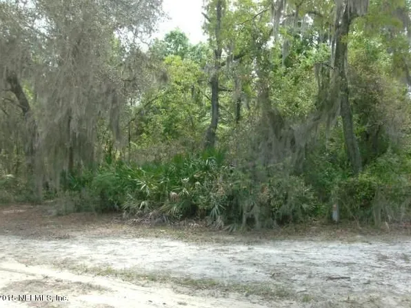 109 Lucky Dr, Florahome, FL 32140