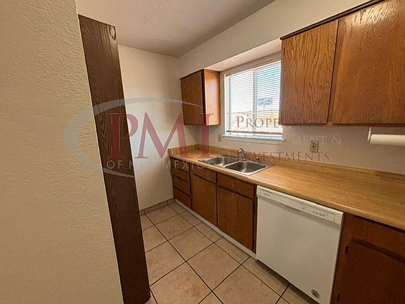 5th image of 2610 Fairway Dr APT D