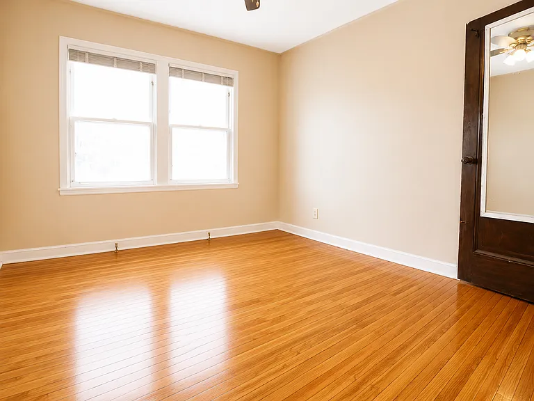 Grand Ave Apartments — Photo 14