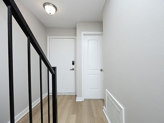 5th image of 220 Elizabeth St APT D9