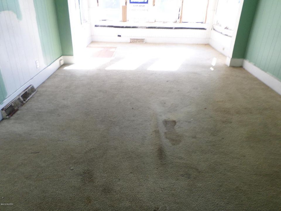 1st image of 1086 Broadway Ave