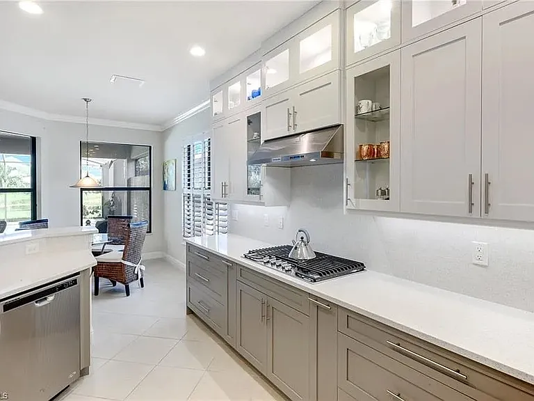 9909 Casabella Way — Photo 5