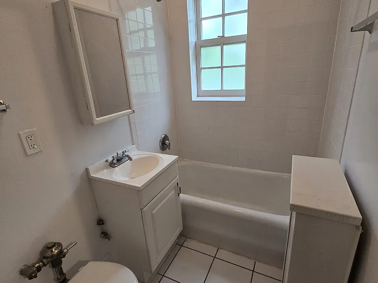 1111 Lake St #3 — Photo 1