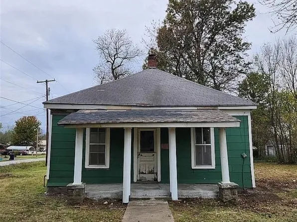939 S Wyandotte Ave, Baxter Springs, KS 66713