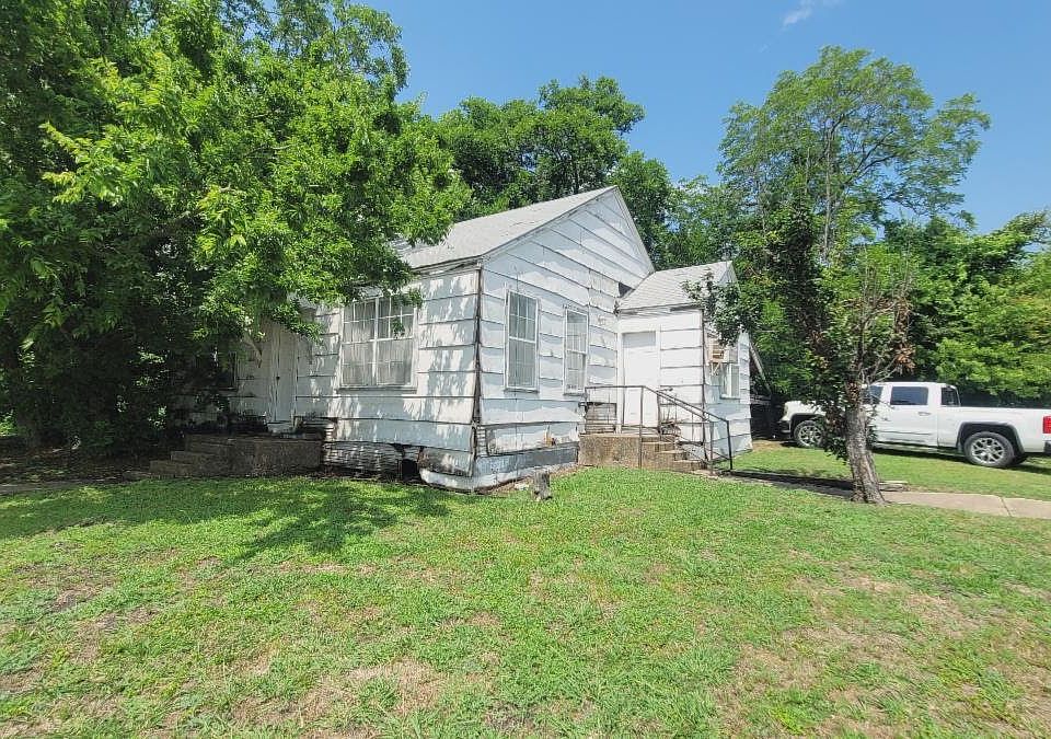 1st image of 602 N Houston St
