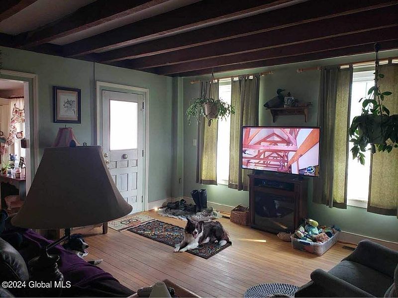 4th image of 344 Charlton Road