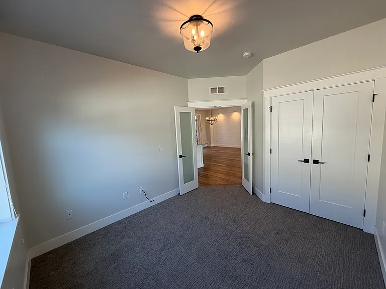 410 Castle Rock Dr — Photo 5