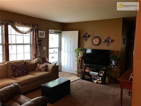 2nd image of 1216 N Vista Dr