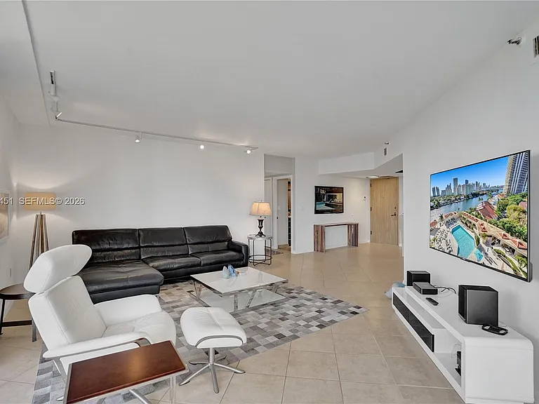 19667 Turnberry Way #9B — Photo 18