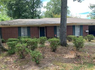 5725 Ridgewood Rd, Jackson, MS 39211