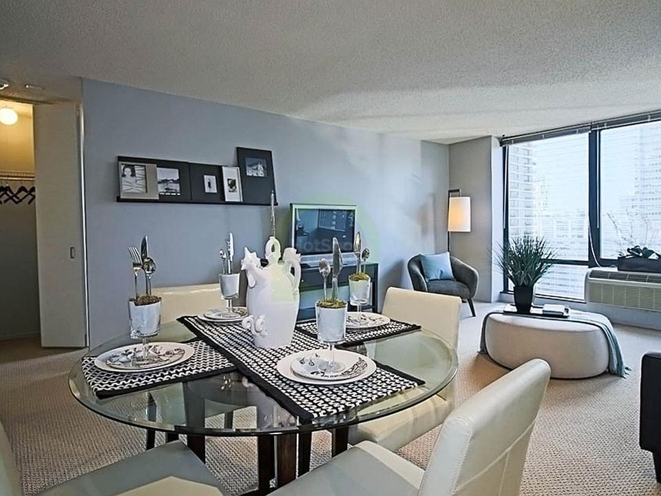 2nd image of 300 N Westshore Dr