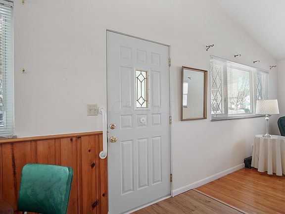 3rd image of 4242 Ashgrove Dr