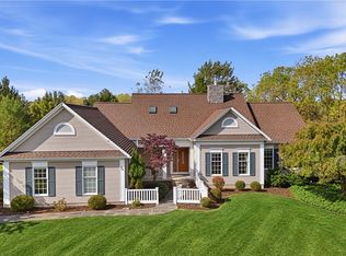 26 Mandalay Rdg, Pittsford, NY 14534