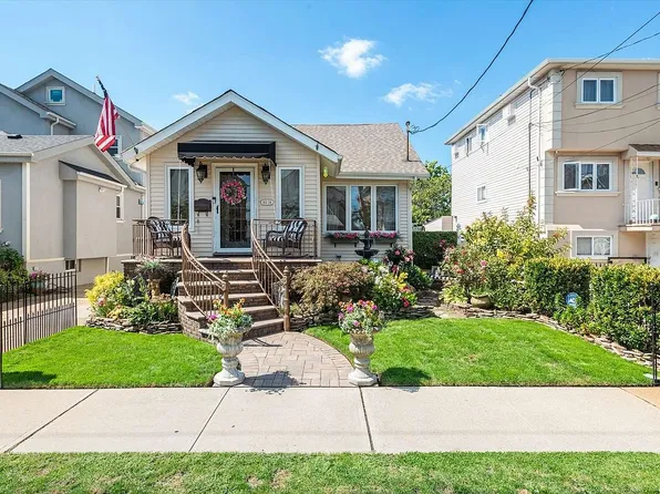 16324 99th St, Howard Beach, NY 11414