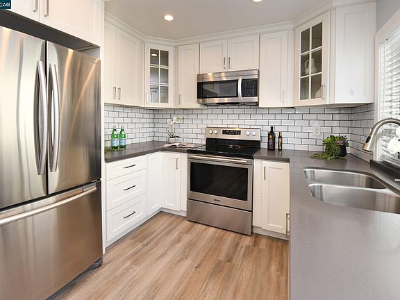 3rd image of 4869 Wolf Way