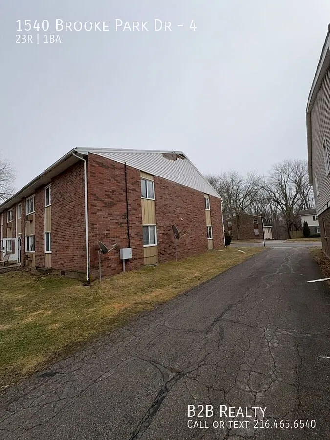 1540 Brooke Park Dr — Photo 3