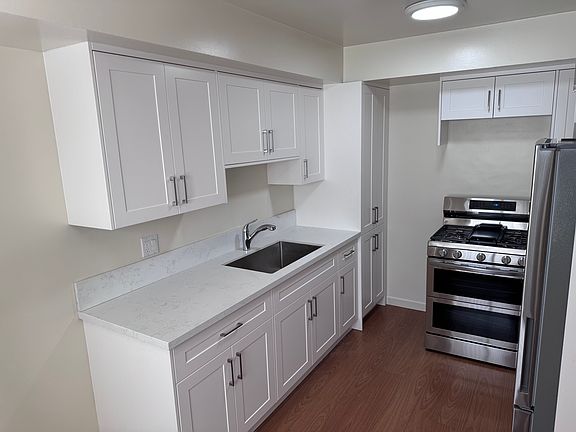 3rd image of 149 Diamond St APT B