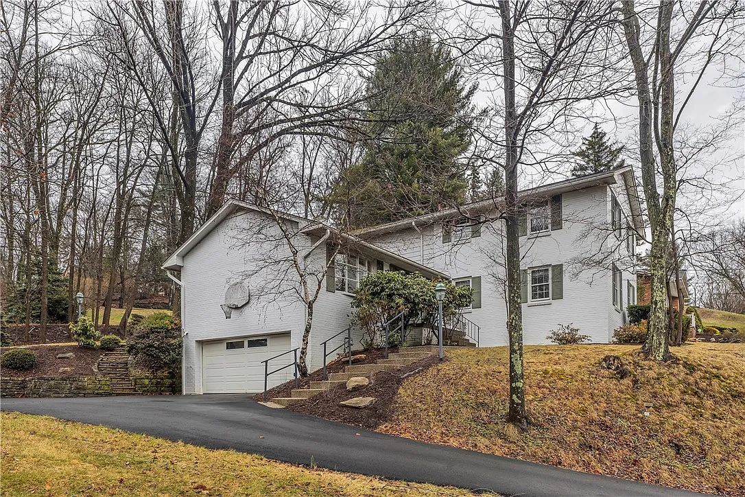 103 Lynbrook Dr photo 1