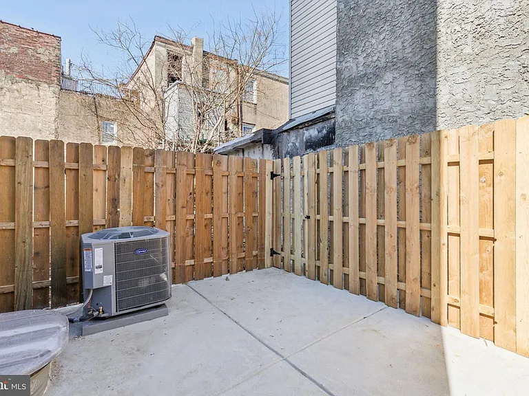 415 W York St #1 — Photo 11