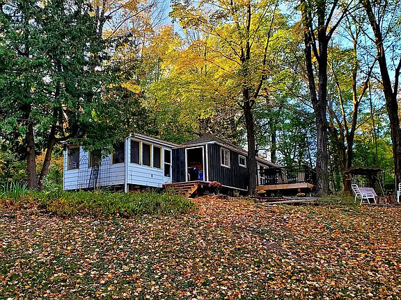 3rd image of 168 Lakebreeze Rd