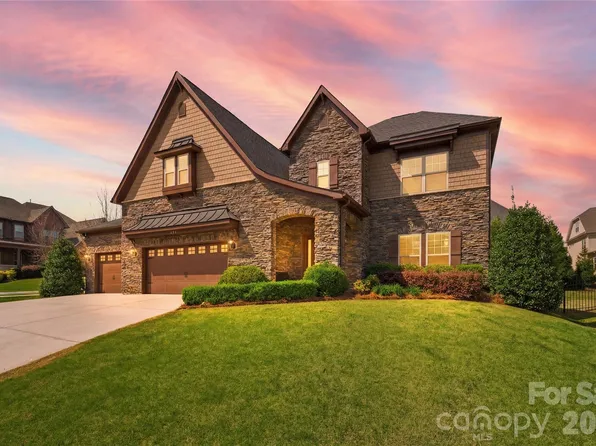 204 Copper Hawk Ct, Fort Mill, SC 29715