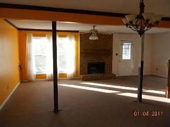 4th image of 1476 Bentley Ln