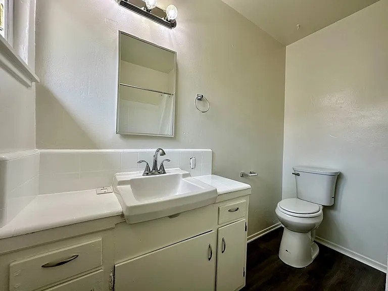 12516 Truro Ave — Photo 10