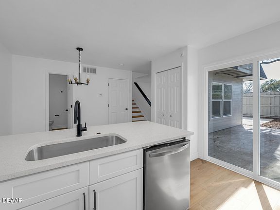 3rd image of 959 Harrison St