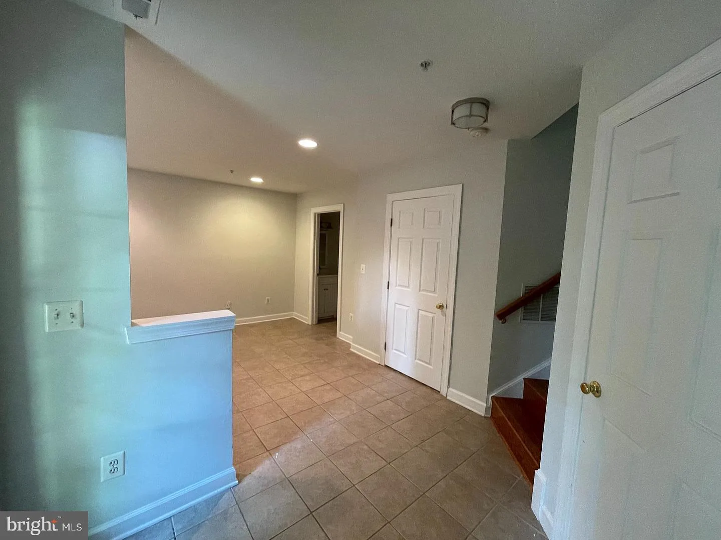 4 bed, 3.5 bath, 1900 sqft, $4,000 — Photo 3