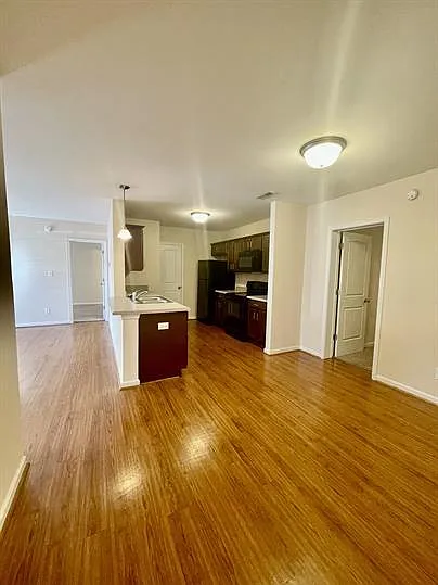 121 Colonnade Street — Photo 3