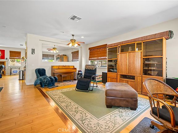 3rd image of 925 Hemingway Dr