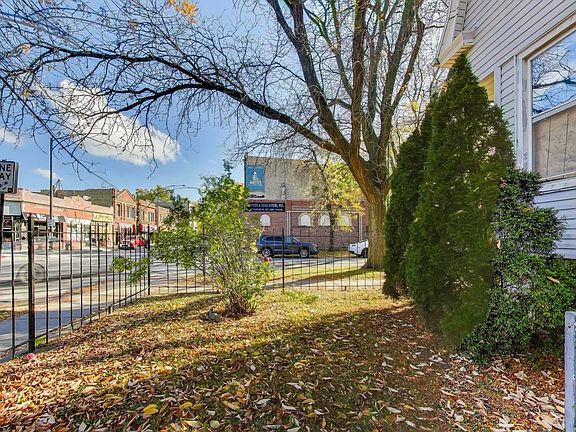 5th image of 3835 W Montrose Ave