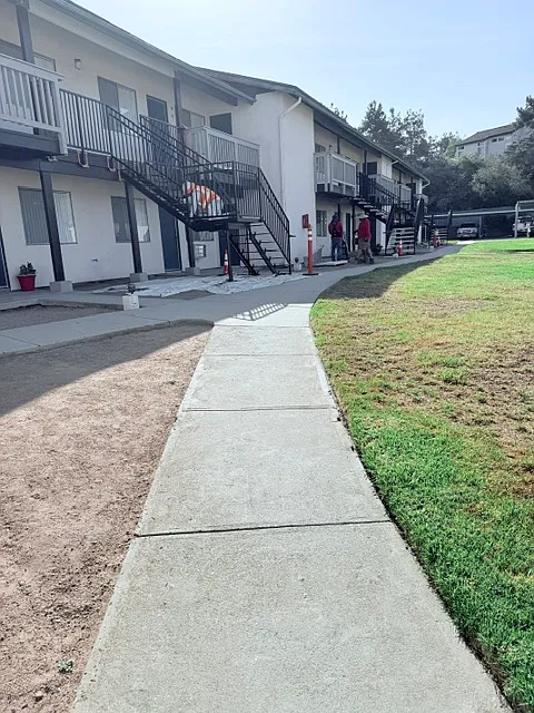 Whispering Pines Apartments — Photo 2