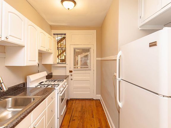 2nd image of 1335.5 W Touhy Ave #1S
