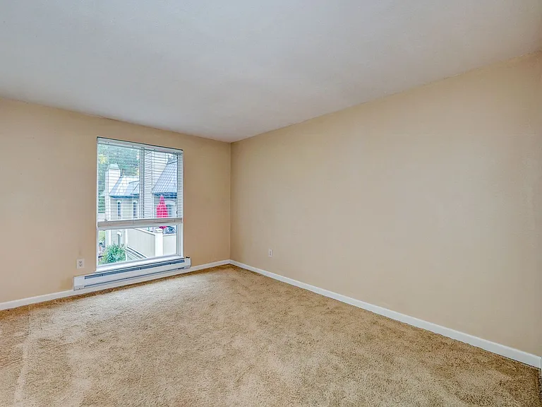 10306 NE 16th St #P4 — Photo 15