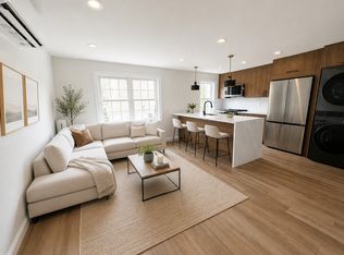 23-20 21st St #2, Astoria, NY 11105