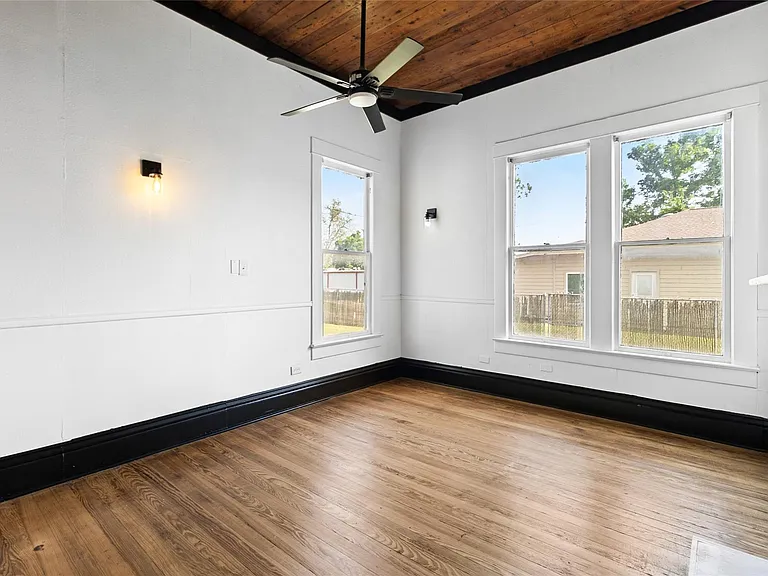 327 S Robb St — Photo 9