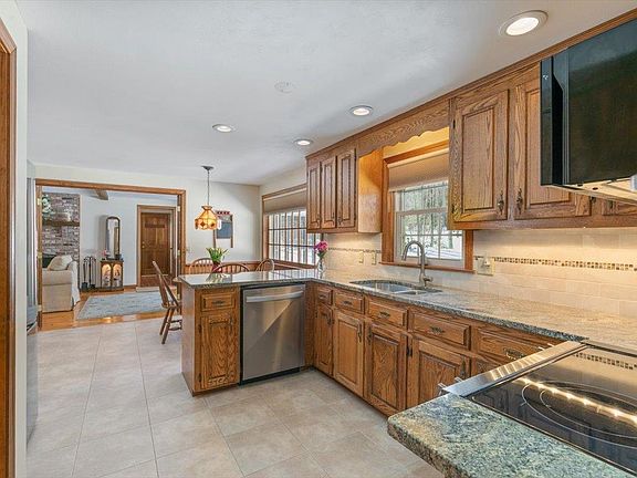 3rd image of 34 Ballard Road